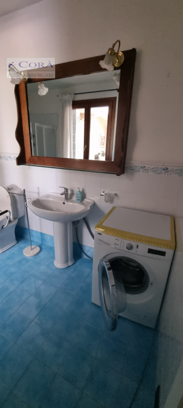 Situato nel cuore di Cervarese Santa Croce, questo affascinante villino sviluppato intermante al ...