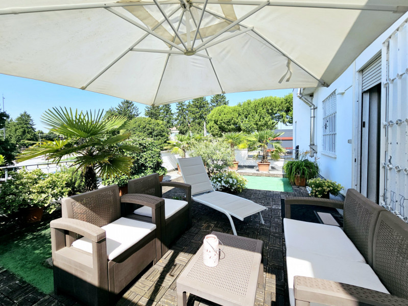 In vendita a Este, località Deserto, proponiamo ampio capannone artigianale situato in una strate...