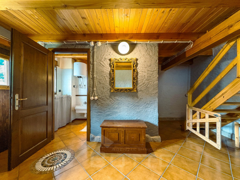 Independent house for sale in Arola, with lake view