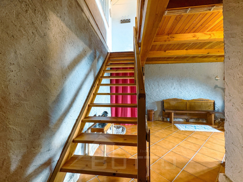 Independent house for sale in Arola, with lake view