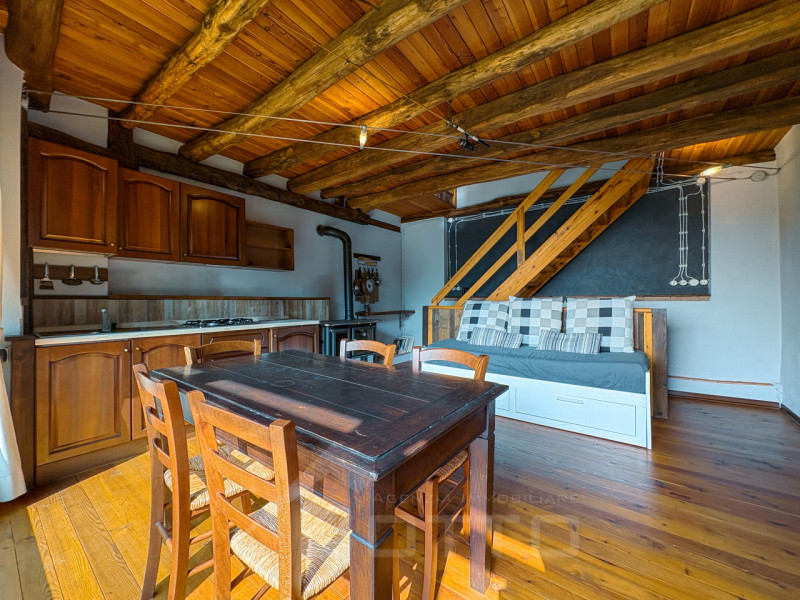 Independent house for sale in Arola, with lake view