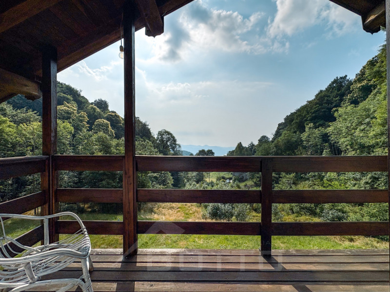 Independent house for sale in Arola, with lake view