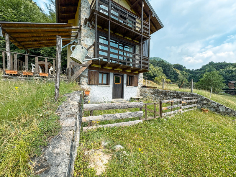 Independent house for sale in Arola, with lake view