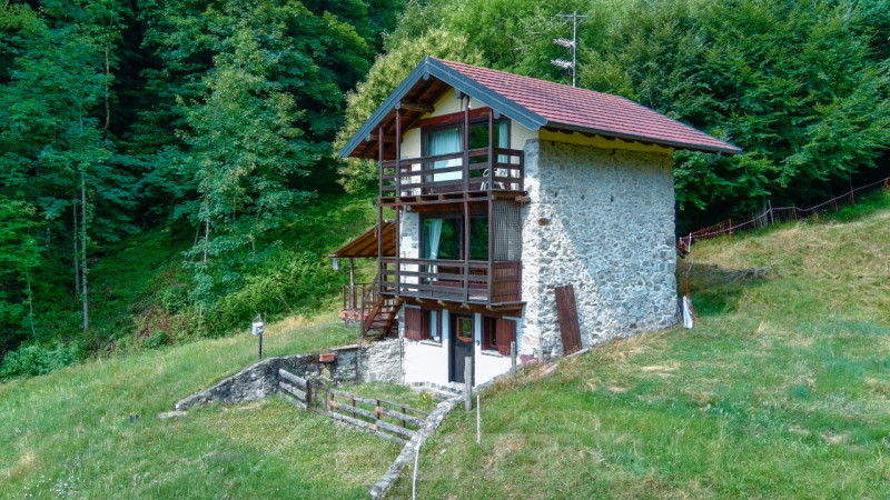 Independent house for sale in Arola, with lake view