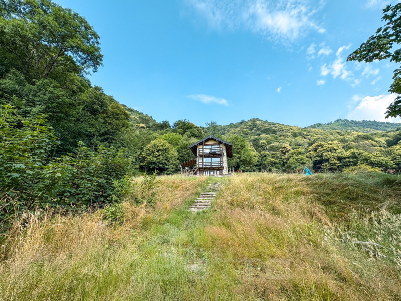 Independent house for sale in Arola, with lake view