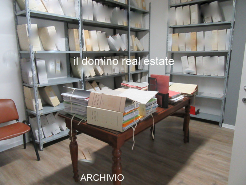 Negozio - Ufficio in centro a Legnaro, posizione visibile e comoda a tutti i servizi del centro d...