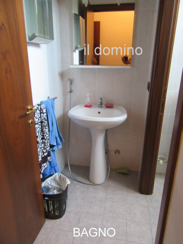 Negozio - Ufficio in centro a Legnaro, posizione visibile e comoda a tutti i servizi del centro d...