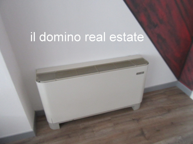 Negozio - Ufficio in centro a Legnaro, posizione visibile e comoda a tutti i servizi del centro d...