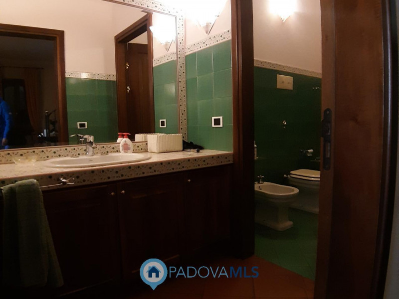 Immobile in esclusiva al Gruppo Padova MLS
Nel cuore del centro storico di Monselice, proponiamo ...