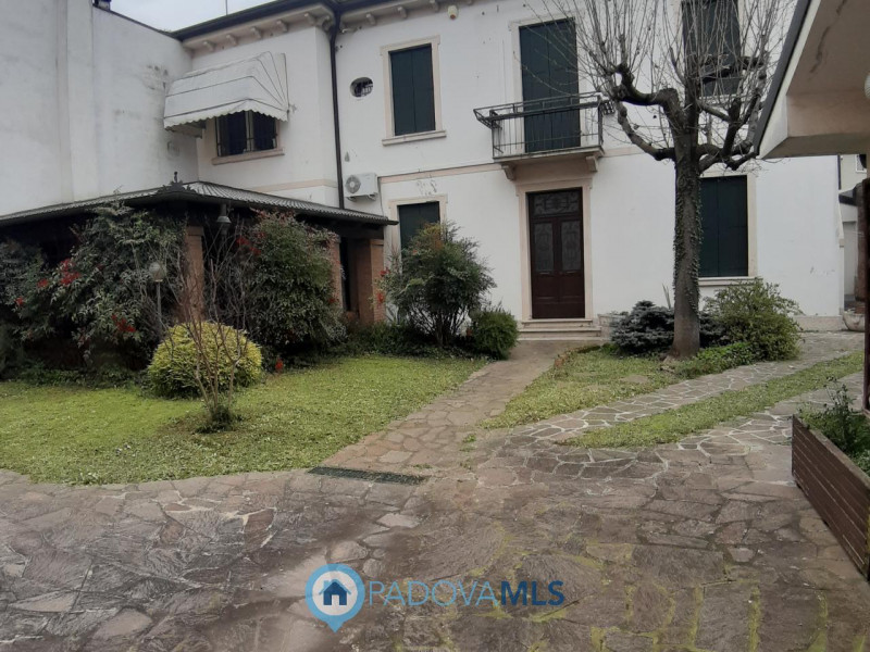 Immobile in esclusiva al Gruppo Padova MLS
Nel cuore del centro storico di Monselice, proponiamo ...