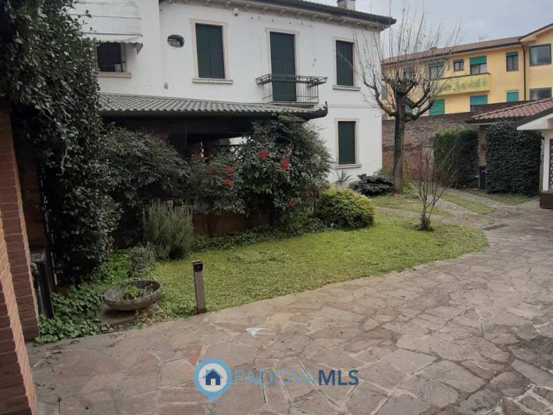 Immobile in esclusiva al Gruppo Padova MLS
Nel cuore del centro storico di Monselice, proponiamo ...