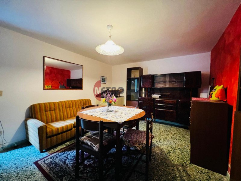 Metro Immobiliare propone in esclusiva un’interessante soluzione abitativa da ristrutturare, prec...