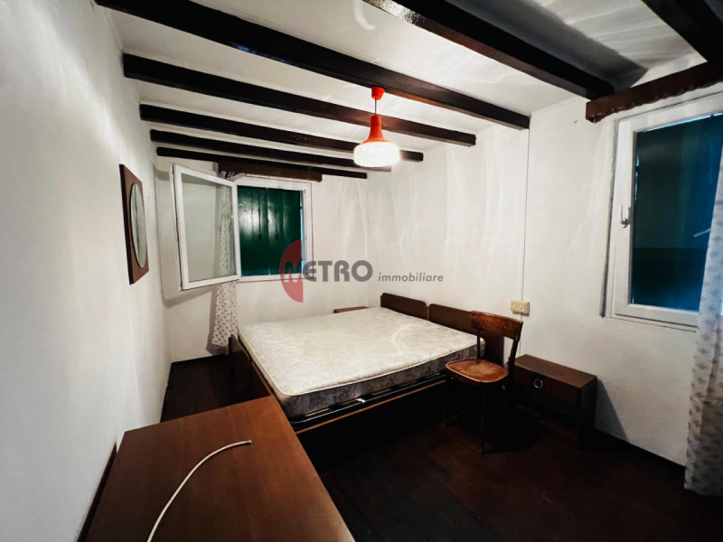 Metro Immobiliare propone in esclusiva un’interessante soluzione abitativa da ristrutturare, prec...