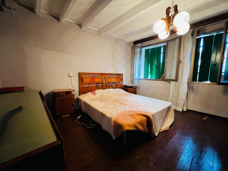 Metro Immobiliare propone in esclusiva un’interessante soluzione abitativa da ristrutturare, prec...