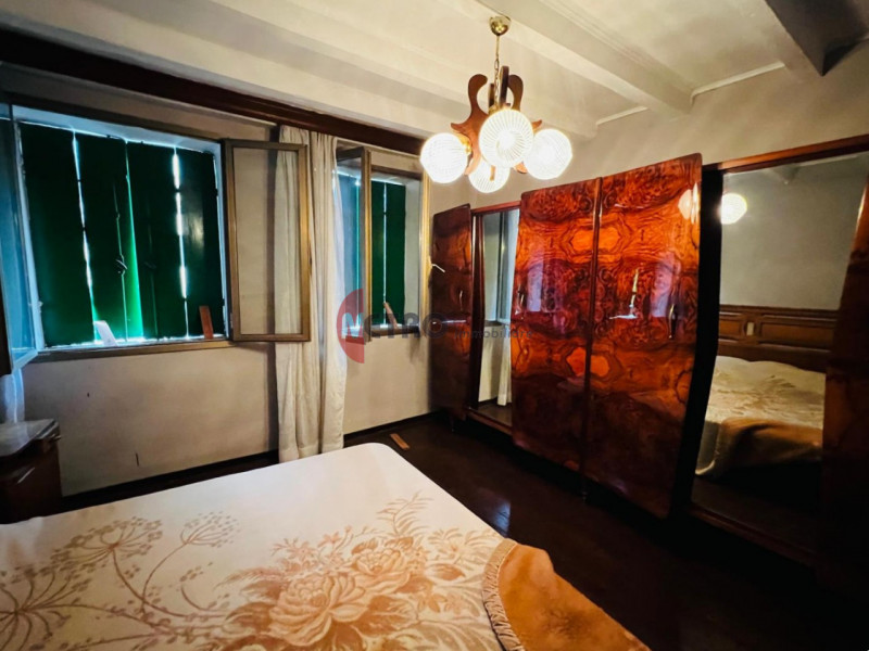 Metro Immobiliare propone in esclusiva un’interessante soluzione abitativa da ristrutturare, prec...