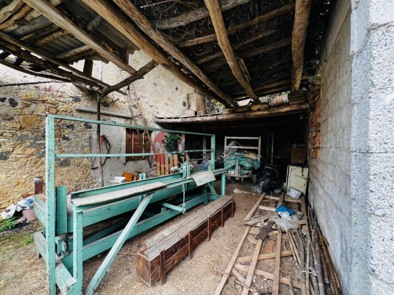 Metro Immobiliare propone in esclusiva un’interessante soluzione abitativa da ristrutturare, prec...