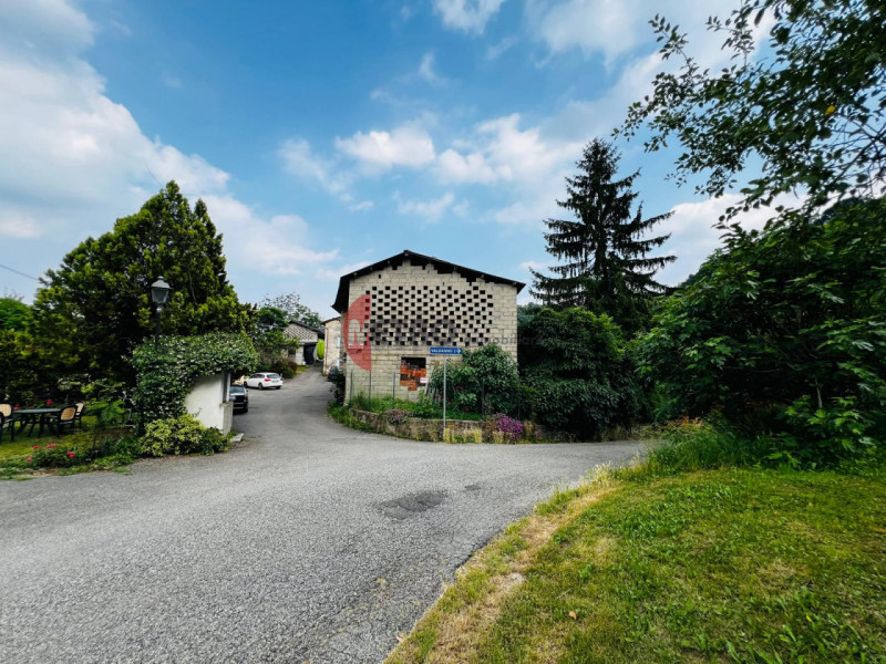 Metro Immobiliare propone in esclusiva un’interessante soluzione abitativa da ristrutturare, prec...