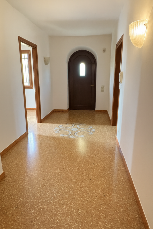 A Lobbia, tranquilla frazione di Lonigo, c’è una casa che profuma di campagna e di vita vissuta c...