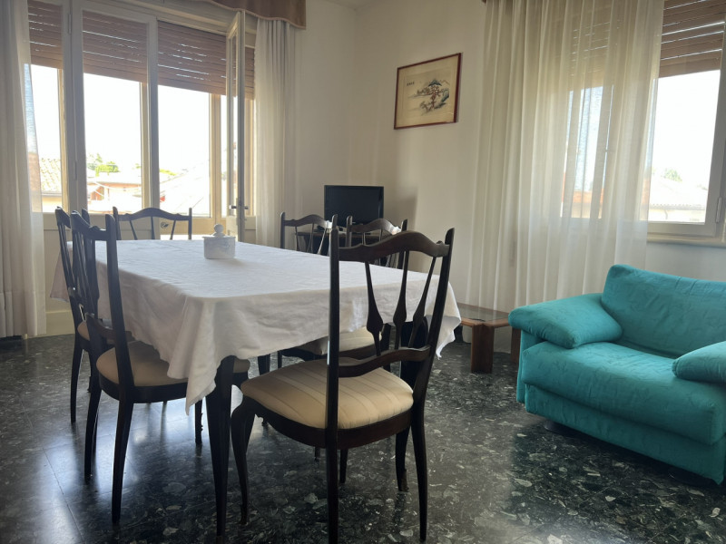 Padova – Sant’Osvaldo: A soli 10 minuti dal Prato della Valle, proponiamo in vendita una spaziosa...