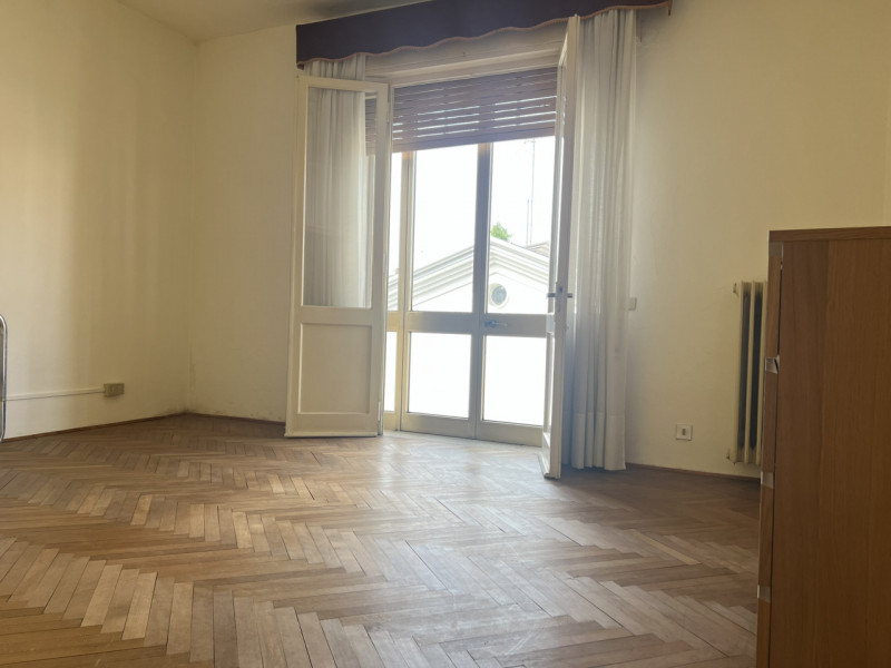 Padova – Sant’Osvaldo: A soli 10 minuti dal Prato della Valle, proponiamo in vendita una spaziosa...