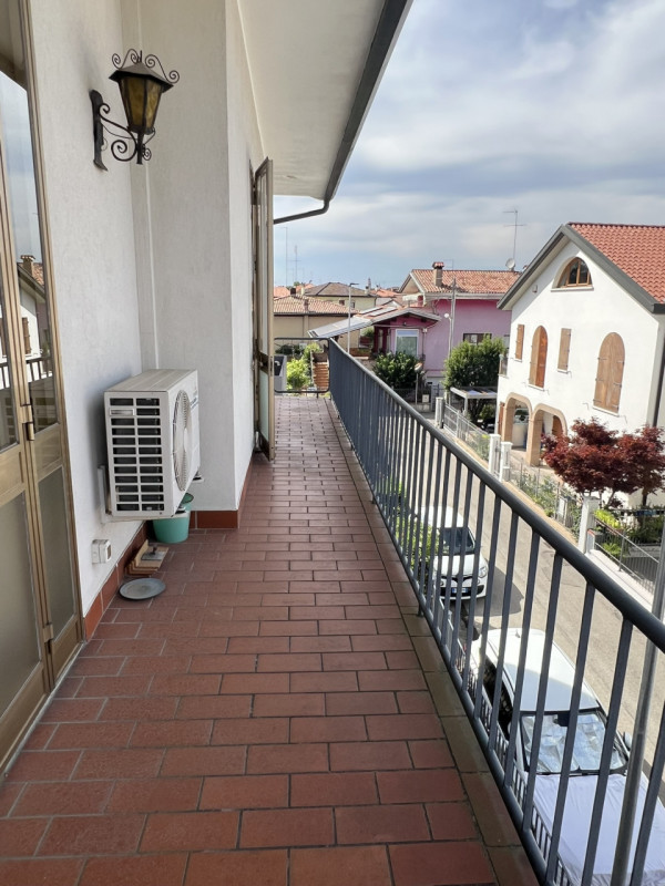 Padova – Sant’Osvaldo: A soli 10 minuti dal Prato della Valle, proponiamo in vendita una spaziosa...