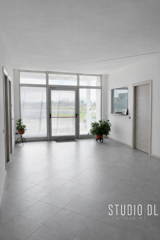 Proponiamo in vendita un capannone industriale di nuova realizzazione situato nel cuore della zon...