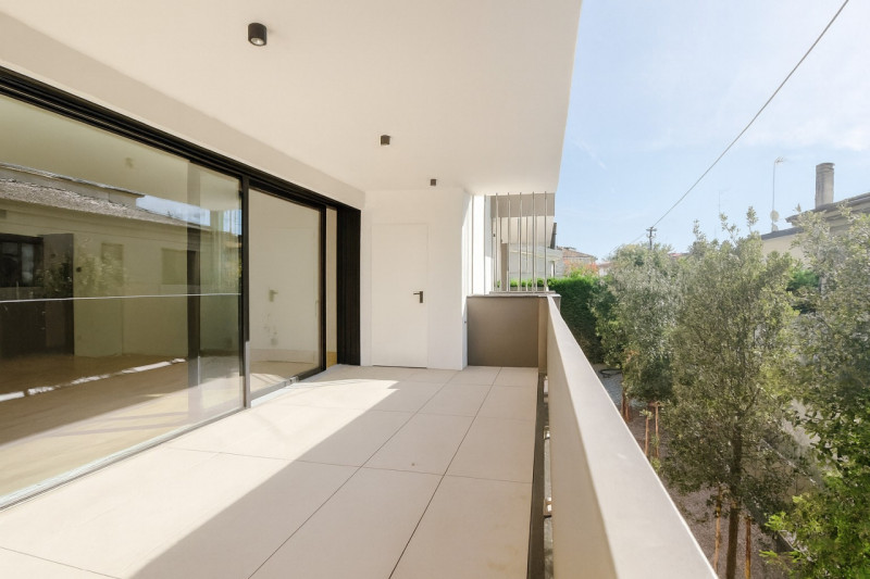 Nella rinomata zona di Santa Maria del Rovere, proponiamo un APPARTAMENTO TRICAMERE all’interno d...