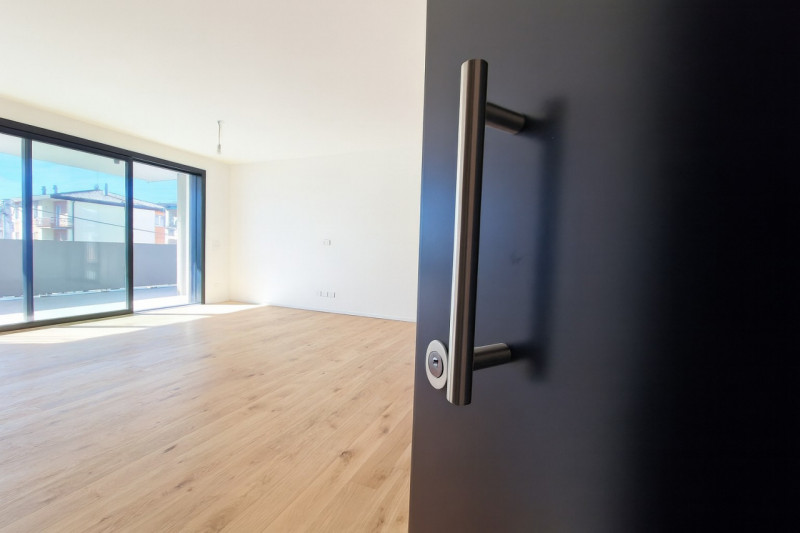 Nella rinomata zona di Santa Maria del Rovere, proponiamo un APPARTAMENTO TRICAMERE all’interno d...