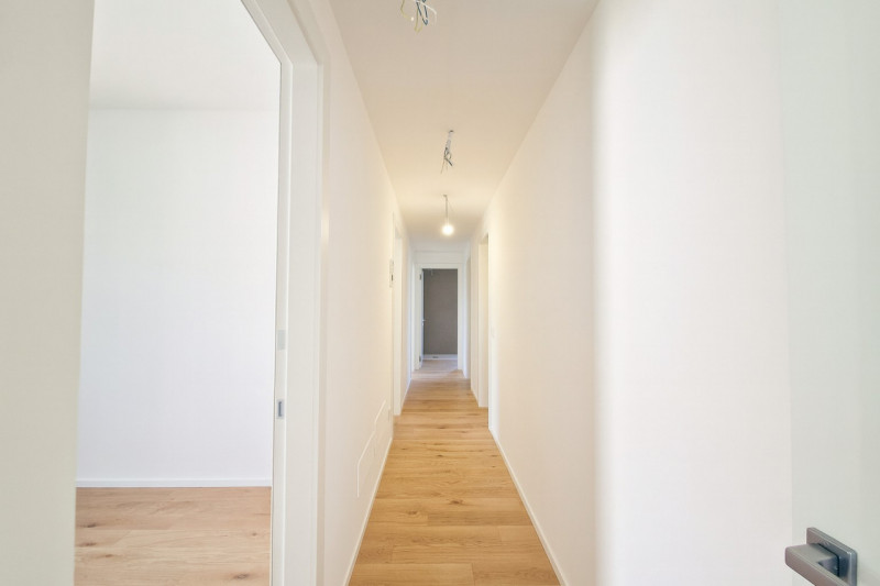 Nella rinomata zona di Santa Maria del Rovere, proponiamo un APPARTAMENTO TRICAMERE all’interno d...