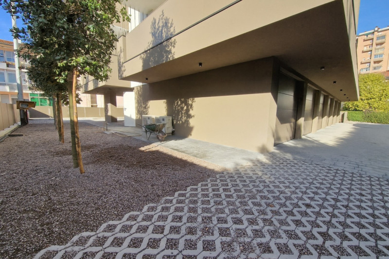 Nella rinomata zona di Santa Maria del Rovere, proponiamo un APPARTAMENTO TRICAMERE all’interno d...