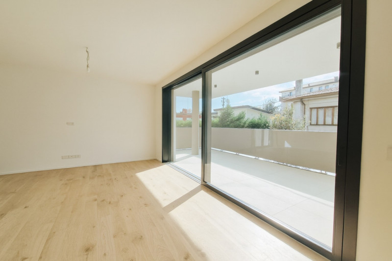 Nella rinomata zona di Santa Maria del Rovere, proponiamo un APPARTAMENTO TRICAMERE all’interno d...