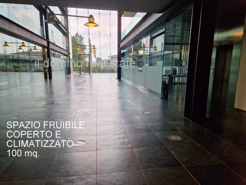 All'interno del NET CENTER, situato al piano terra immobile a reddito già affittato a una banca a...