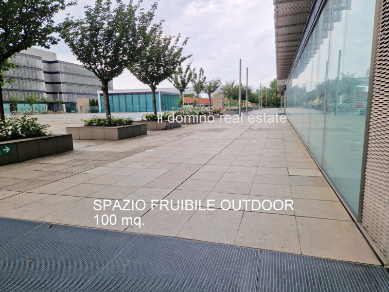 All'interno del NET CENTER, situato al piano terra immobile a reddito già affittato a una banca a...