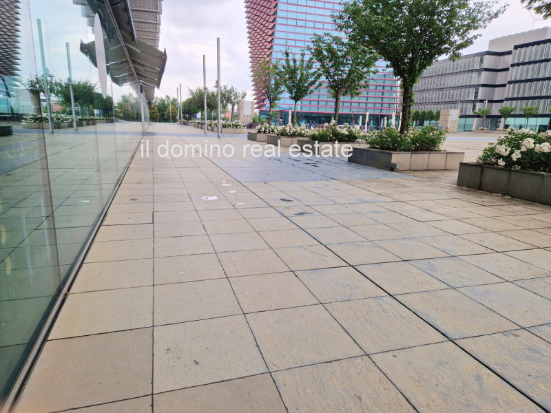 All'interno del NET CENTER, situato al piano terra immobile a reddito già affittato a una banca a...