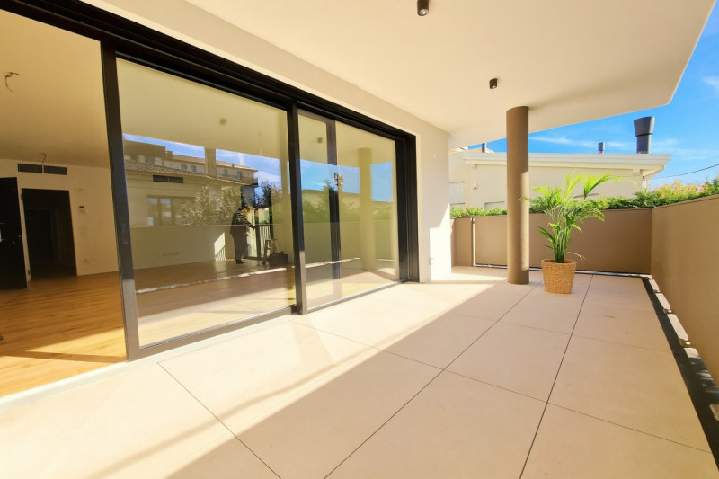 Nella rinomata zona di Santa Maria del Rovere, proponiamo un APPARTAMENTO TRICAMERE all’interno d...