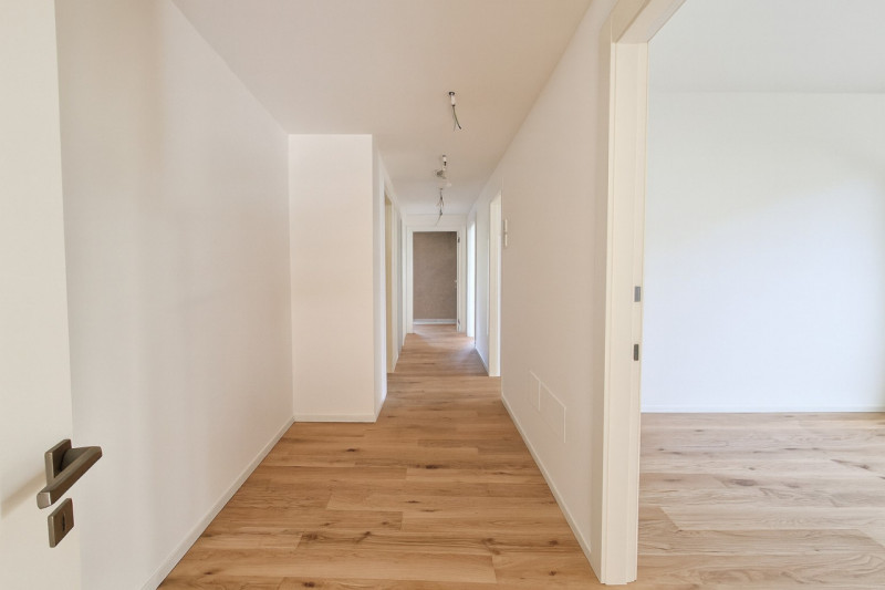 Nella rinomata zona di Santa Maria del Rovere, proponiamo un APPARTAMENTO TRICAMERE all’interno d...