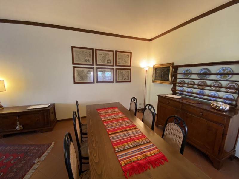 GALZIGNANO TERME: in pieno centro paese, residenza singola di circa 250 mq. su due livelli. La ca...