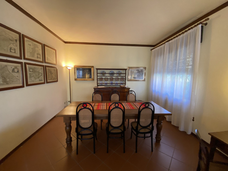 GALZIGNANO TERME: in pieno centro paese, residenza singola di circa 250 mq. su due livelli. La ca...