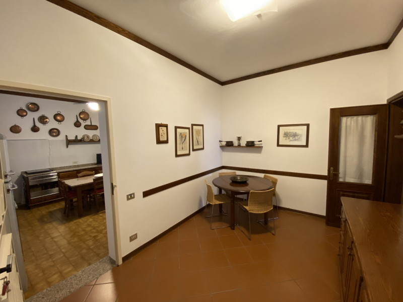 GALZIGNANO TERME: in pieno centro paese, residenza singola di circa 250 mq. su due livelli. La ca...