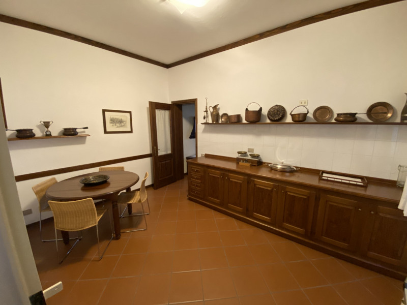 GALZIGNANO TERME: in pieno centro paese, residenza singola di circa 250 mq. su due livelli. La ca...