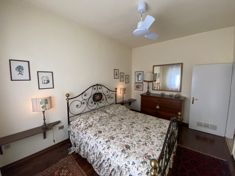 GALZIGNANO TERME: in pieno centro paese, residenza singola di circa 250 mq. su due livelli. La ca...