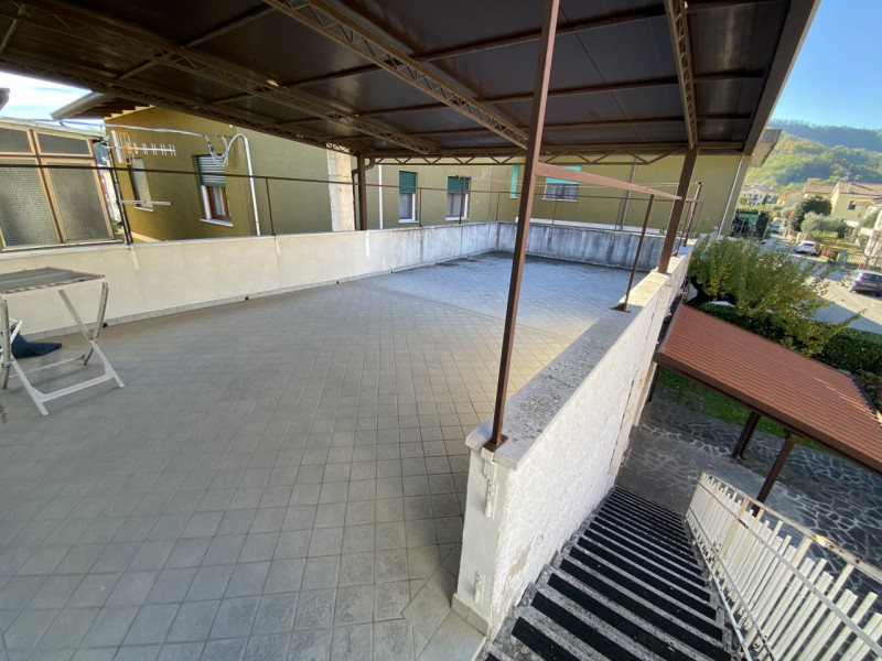 GALZIGNANO TERME: in pieno centro paese, residenza singola di circa 250 mq. su due livelli. La ca...