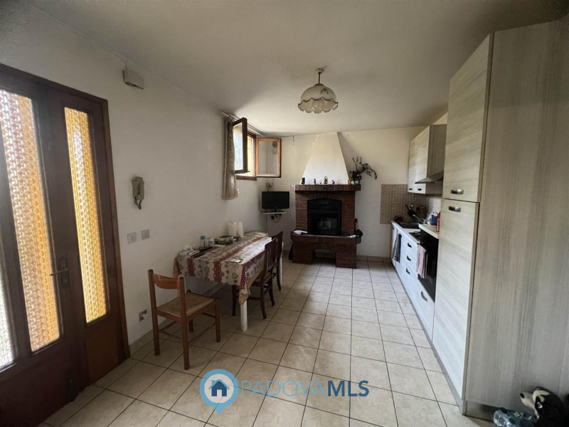 Immobile in esclusiva al Gruppo Padova MLS.
Ad Agna in un contesto residenziale e comodo a tutti ...