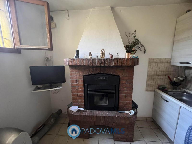 Immobile in esclusiva al Gruppo Padova MLS.
Ad Agna in un contesto residenziale e comodo a tutti ...