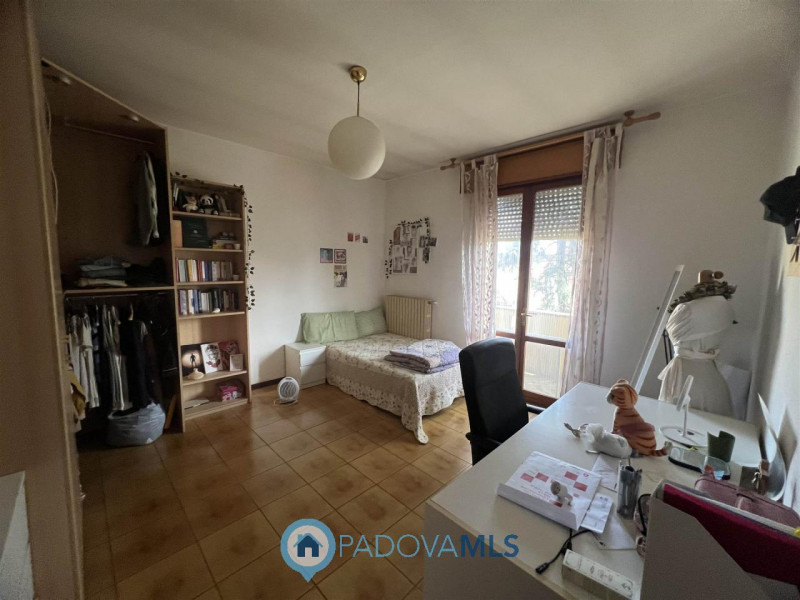 Immobile in esclusiva al Gruppo Padova MLS.
Ad Agna in un contesto residenziale e comodo a tutti ...