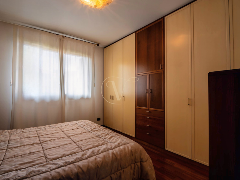 Siamo lieti di presentarvi questa elegante abitazione semi indipendente, edificata nei primi anni...