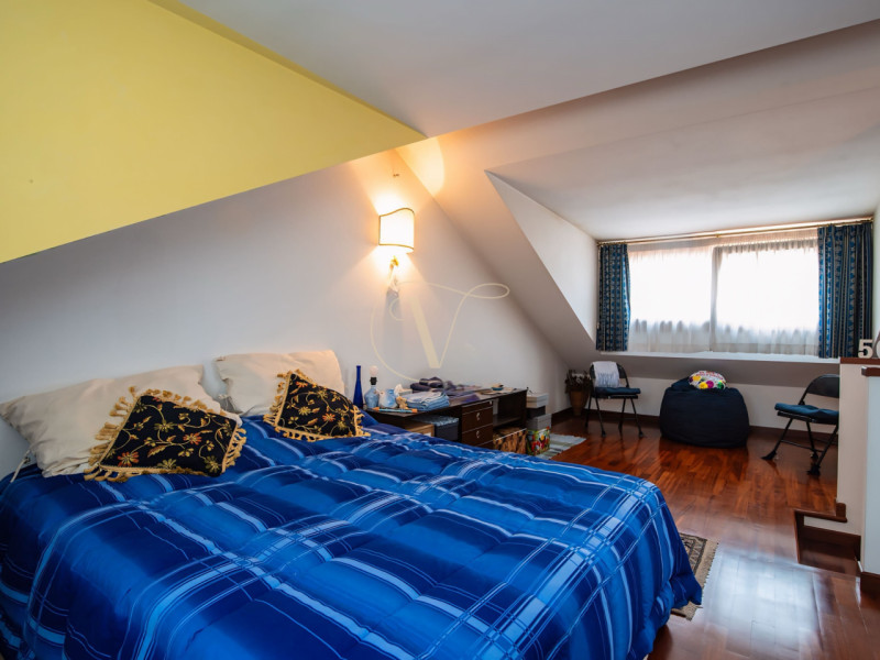 Siamo lieti di presentarvi questa elegante abitazione semi indipendente, edificata nei primi anni...