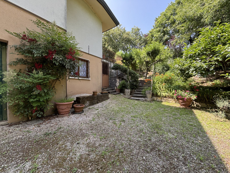 Se sogni una casa spaziosa, circondata dalla natura e con un potenziale enorme, questa villa fa a...