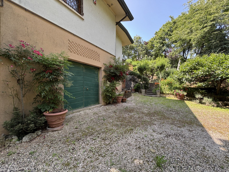 Se sogni una casa spaziosa, circondata dalla natura e con un potenziale enorme, questa villa fa a...