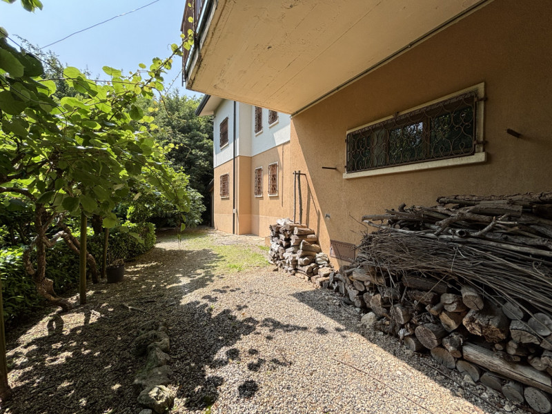 Se sogni una casa spaziosa, circondata dalla natura e con un potenziale enorme, questa villa fa a...